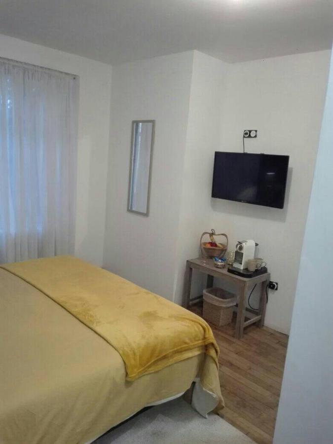 L'Esquilon Chambre D'Hote Bed & Breakfast Thiat Dış mekan fotoğraf